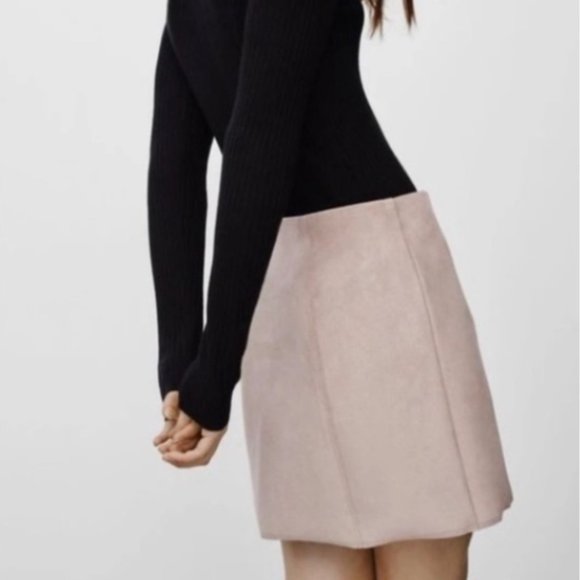 Babaton Dresses & Skirts - ARITZIA BABATON HOPPER SKIRT IN SIZE 0 TAUPE PINK